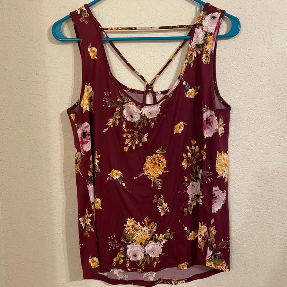 DAYTRIP by BUCKLE Red Floral Tank - Size: Medium ☀️ - Picture 3 of 5